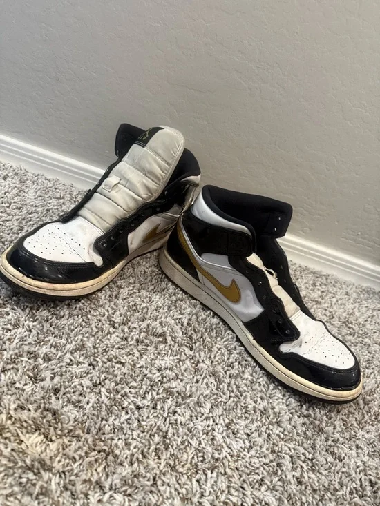 Jordan Sneakers White Black Gold High-Top - Picture 2 of 3